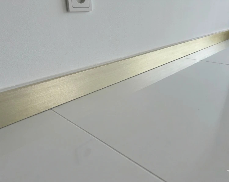 listwa-przypodlogowa-inox-detal-profil