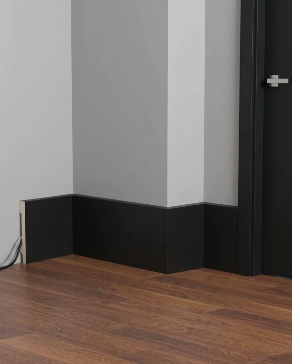 Listwa przypodłogowa czarna twarda polimerowa 240x8 cm wodoodporna MyHome – zdjęcie 3