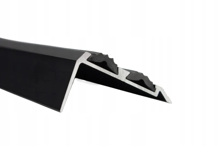 Profil aluminiowy Schodowy z wkładką antypoślizgową czarny mat 38x20mm 0.9