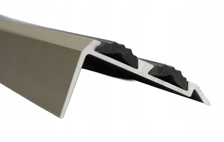 Profil aluminiowy Schodowy z wkładką antypoślizgową szampan mat 38x20mm0.9