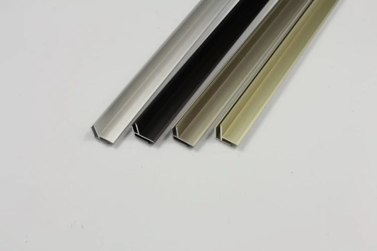 Kątownik ALU 15x15mm 90 cm do płyt i paneli 4mm Listwa narożnikowa Szampan