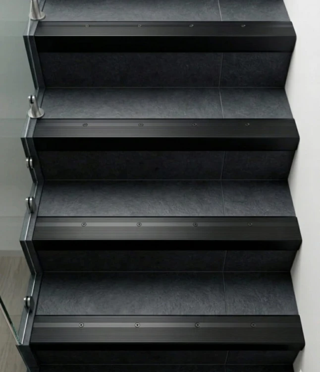 Profil Schodowy Aluminiowy Czarny Ryflowany 45x40mm MyHome