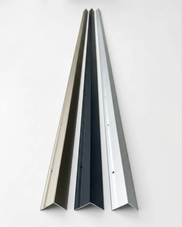 Profil Schodowy Aluminiowy Czarny Ryflowany 45x40mm MyHome