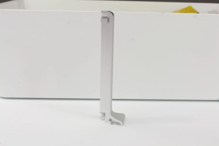 Narożnik zewnętrzny do aluminiowej listwy przypodłogowej 80 mm srebrny – zdjęcie 3