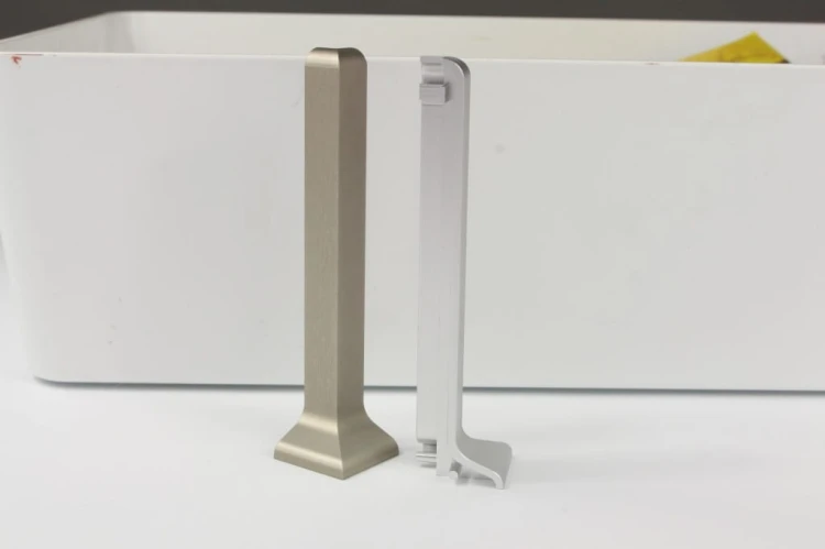 Narożnik zewnętrzny do aluminiowej listwy przypodłogowej 80 mm srebrny – zdjęcie 4