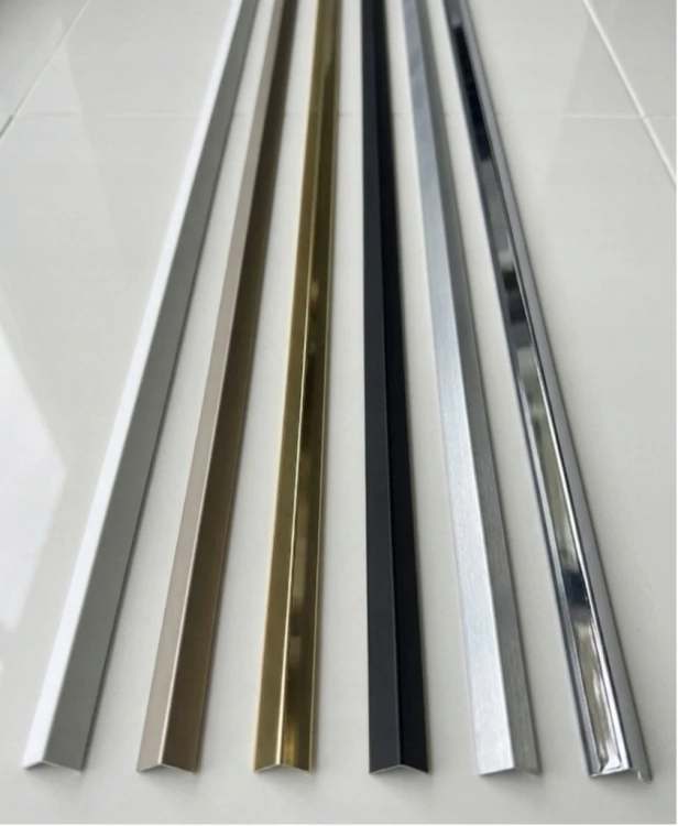 Kątownik aluminiowy 270 cm, 15 mm ZŁOTY POŁYSK MyHome