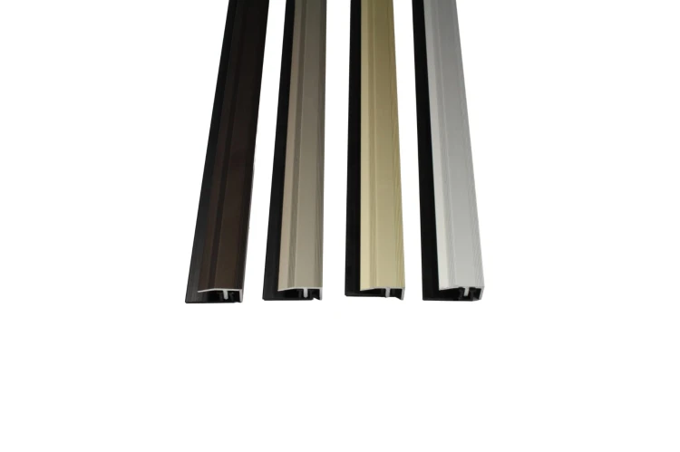 Aluminiowa listwa zakończeniowa 20mm Piasek pustyni z profilem bazowym PVC 2,7m – zdjęcie 3