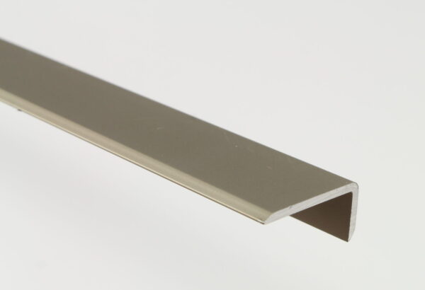 Profil aluminiowy  naroznikowy 15x6,5mm 2,7m szampan